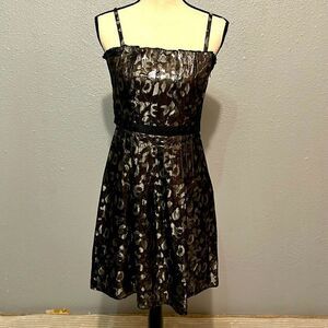 Tory Burch women’s metallic silver cocktail party dress. Size zipper size 6